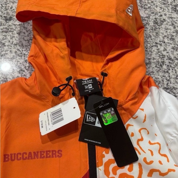 Tampa Bay Buccaneers New Era Windbreaker Size Medium, Creamsicle Orange Black - Picture 4 of 5